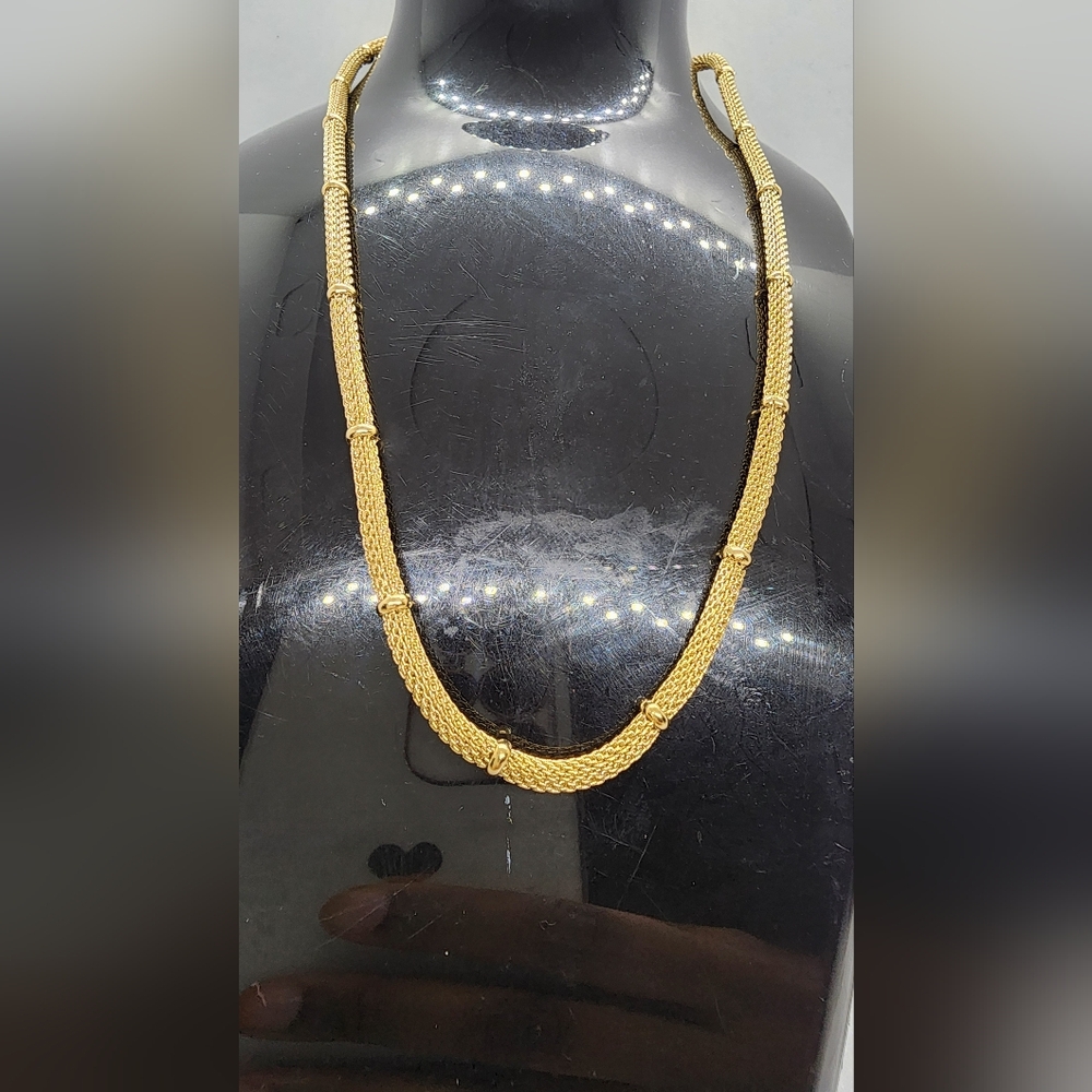 Elegant Gold Mesh Necklace - Picture 3 of 4
